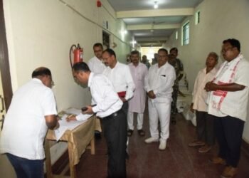 जिला निर्वाचन अधिकारी व राजनीतिक दलों के प्रतिनिधियों ने ईवीएम स्ट्रांग रूम का किया निरीक्षण