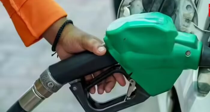 खुल गया होर्मुज स्ट्रेट, कच्चे तेल के दाम में भारी गिरावट, लीजिए पेट्रोल-डीजल का ताजा रेट