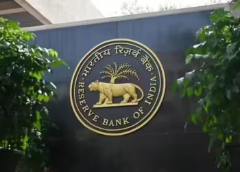 RBI का बड़ा एक्शन, इस बैंक से अब सिर्फ 1 लाख रुपये ही निकाल सकेंगे ग्राहक