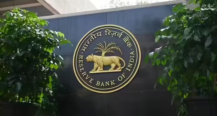 RBI का बड़ा एक्शन, इस बैंक से अब सिर्फ 1 लाख रुपये ही निकाल सकेंगे ग्राहक