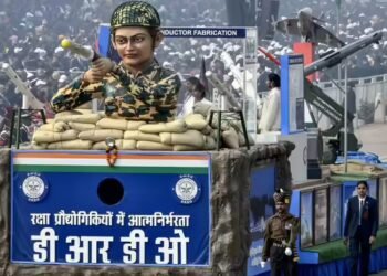 2 लाख रुपये में कौन बनेगा वैज्ञानिक?’, शेखर गुप्ता ने DRDO भर्ती की सैलरी पर उठाए सवाल