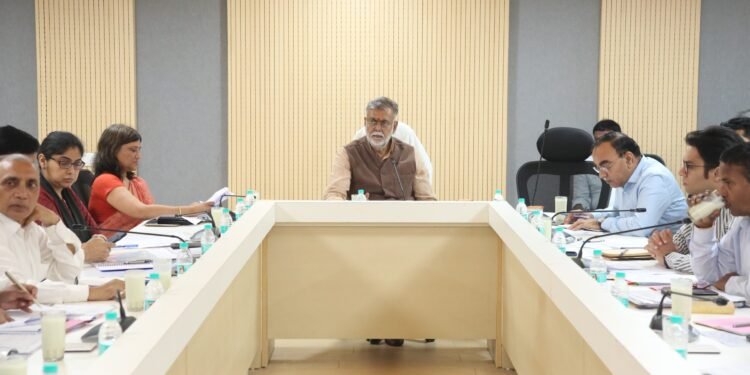 पंचायत एवं ग्रामीण विकास और श्रम मंत्री प्रह्लाद सिंह पटेल ने विभागीय योजनाओं की समीक्षा, बोले- योजनाओं के क्रियान्वयन में रखे पारदर्शिता