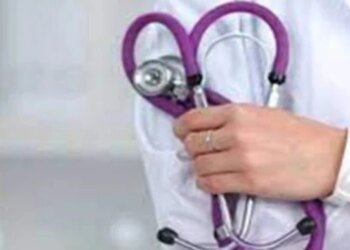 14 हजार में कैसे चलेगा गुजारा, स्टाइपेंड बढ़ाने की मांग लेकर भोपाल में सड़क पर उतरे MBBS इंटर्न