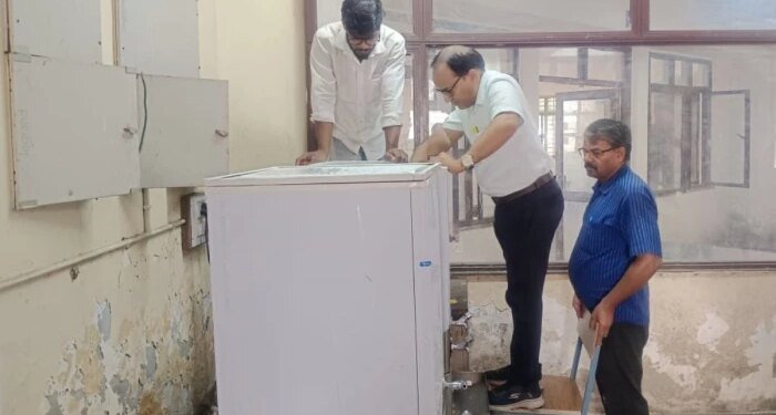 भोपाल MANIT में 80 छात्रों के बीमार होने के बाद एक्शन; हॉस्टल में बिना लाइसेंस चल रही थी मेस, RO में मिली गंदगी