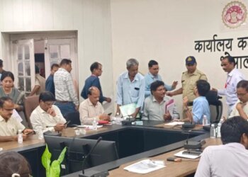 भोपाल में पहली विशेष कॉलोनी जनसुनवाई में फूटा जनता का गुस्सा, बिल्डरों पर धोखाधड़ी के आरोप; 200 से ज्यादा शिकायतें पहुंची