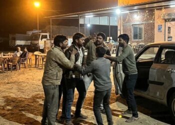 भोपाल में ढाबे पर बुलाकर पांच लाख की अड़ी डाली, न देने पर चांटा मारकर लूटी कार