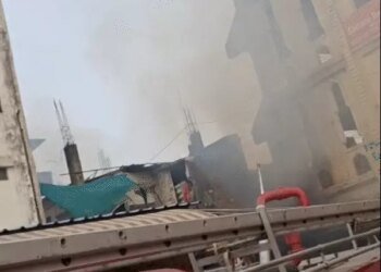 भोपाल में फर्नीचर शोरूम-गोदाम में भीषण आग:सोफा, बेड-अलमारी से भरे थे; 5 घंटे में काबू पाया