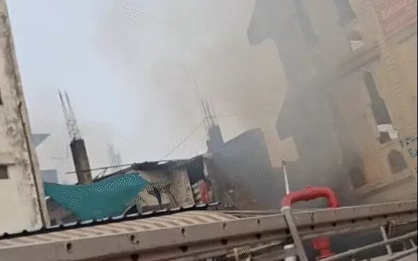 भोपाल में फर्नीचर शोरूम-गोदाम में भीषण आग:सोफा, बेड-अलमारी से भरे थे; 5 घंटे में काबू पाया