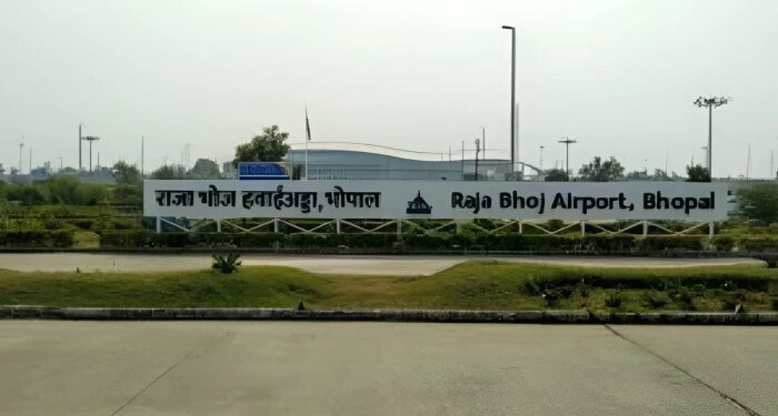 राजा भोज एयरपोर्ट से छिना नंबर 1 का ताज, ग्राहक संतुष्टि सर्वे में तीसरे नंबर पर खिसका, खजुराहो ने मारी बाजी