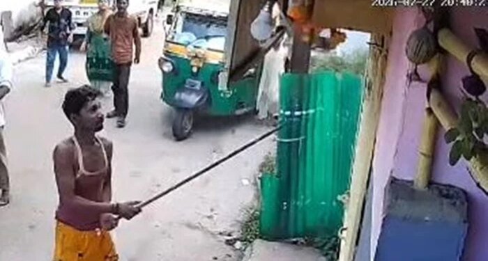 भोपाल में यह कैसी गुंडागर्दी! गांजा तस्करी की शिकायत की तो महिलाओं पर लाठी-डंडों से हमला, घर में तोड़फोड़