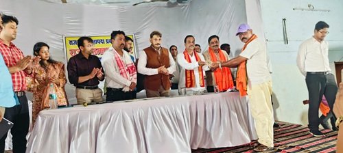 उप मुख्यमंत्री शर्मा की पहल पर सहसपुर लोहारा में लगा विशेष राजस्व शिविर