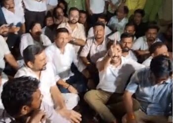 MP विधानसभा में कांग्रेस विधायकों का धरना:PCC चीफ पहुंचे, बोले- छात्रों को देशद्रोही कहने वाले मंत्री माफी मांगें