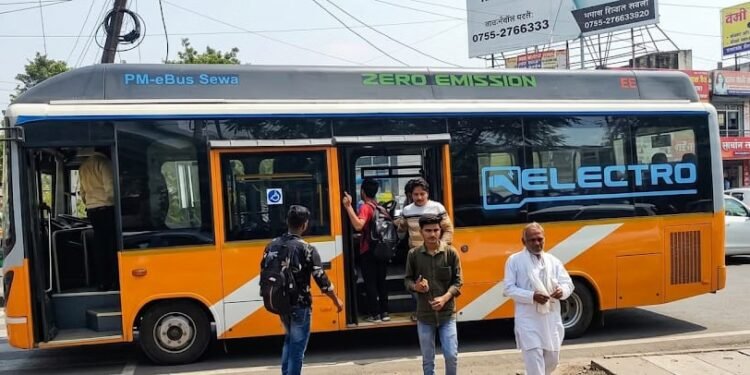 भोपाल में दौड़ीं 10 नई ई-बसें, अभी इन रास्तों पर आएंगी नजर, पहले दिन 2 हजार यात्रियों ने किया सफर
