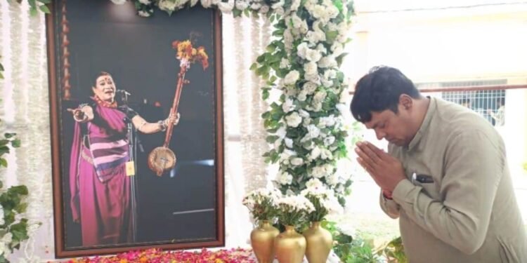 स्व. तीजनबाई के दशगात्र में शामिल हुए भाजपा नेता कन्हैया सोनी