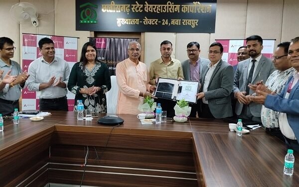 छत्तीसगढ़ स्टेट वेयरहाउसिंग कार्पोरेशन के कर्मचारियों को उपहार
