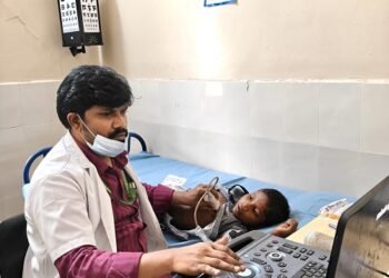 जिला प्रशासन की विशेष पहल पर गादीरास में लगा निःशुल्क मेगा मेडिकल कैंप