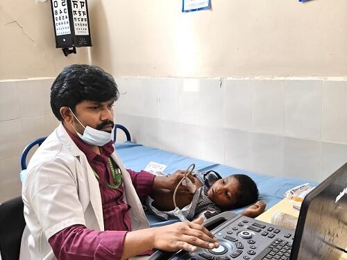 जिला प्रशासन की विशेष पहल पर गादीरास में लगा निःशुल्क मेगा मेडिकल कैंप