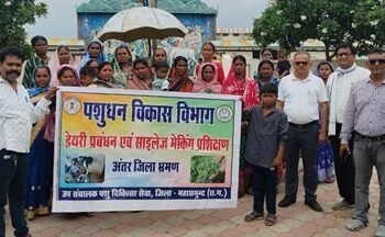 महासमुंद की महिलाओं ने धमतरी के गौधाम में सीखे आधुनिक डेयरी के गुर