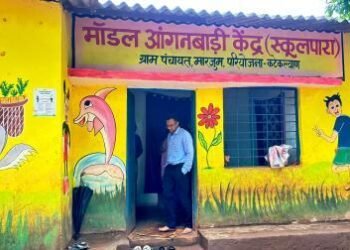 कलेक्टर ने परचेली और मारजूम के आंगनबाड़ी केंद्रों का किया निरीक्षण, बच्चों की सुविधाओं और व्यवस्थाओं का लिया जायजा