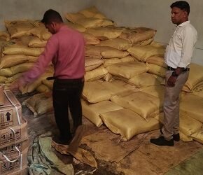 उर्वरकों की कालाबाजारी पर बड़ी कार्रवाई