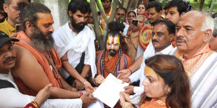 गो सम्मान अभियान : 15 करोड़ हस्ताक्षरों के साथ राष्ट्रपति-प्रधानमंत्री के नाम सौंपा गया ज्ञापन