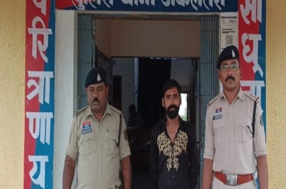 नकली नोट से शराब खरीदने पहुंचा युवक गिरफ्तार, 500 के चार फर्जी नोट बरामद