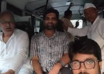 रायपुर में बारिश के बीच कांग्रेसियों ने किया भजन-कीर्तन:राहुल के समर्थन में लोकभवन घेरने पहुंचे