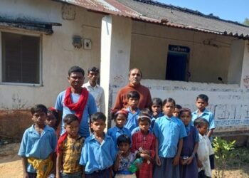 आदिवासी समाज के स्वास्थ्य, शिक्षा और सामाजिक उत्थान के लिए समर्पित गोडबोले दंपत्ति