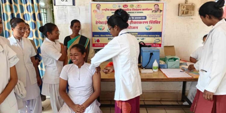 विश्व हेपेटाइटिस दिवस पर जागरूकता अभियान, 77 लोगों का हुआ सफल टीकाकरण