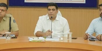 कलेक्टर कुणाल दुदावत ने ली समय-सीमा की बैठक