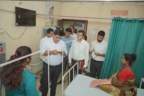 कलेक्टर कुणाल दुदावत ने पताढ़ी सामुदायिक स्वास्थ्य केंद्र का किया निरीक्षण