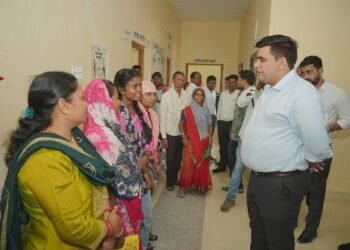 कलेक्टर ने तहसील कार्यालय बरपाली का किया निरीक्षण