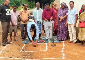 छापरटोली में सोलर हाई मास्ट लाइट स्थापना का हुआ भूमि पूजन