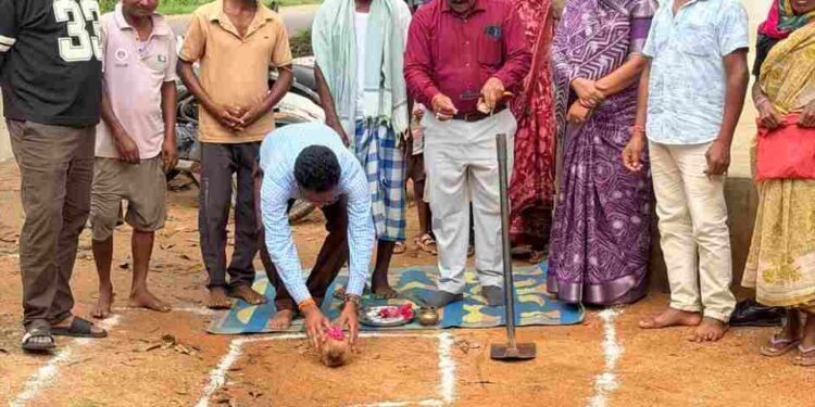 छापरटोली में सोलर हाई मास्ट लाइट स्थापना का हुआ भूमि पूजन