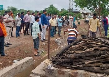कलेक्टर के निर्देश पर शासकीय भूमि से हटाया गया अवैध अतिक्रमण