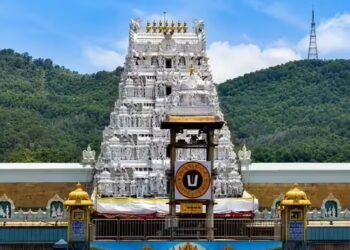 तिरुपति मंदिर के लिए भक्तों ने खोला आस्था का खजाना, एक दिन में 97 करोड़ रुपये दान कर बनाया रेकॉर्ड