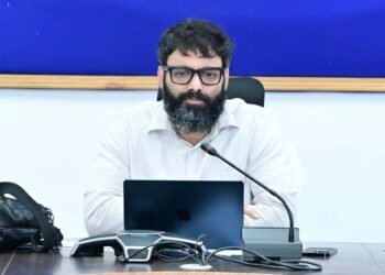 सीसी रोड,खेल मैदान और मिनी स्टेडियम के निर्माण कार्यों को गंभीरता से पूर्ण करें : कलेक्टर