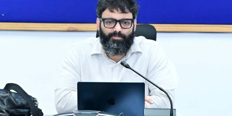 सीसी रोड,खेल मैदान और मिनी स्टेडियम के निर्माण कार्यों को गंभीरता से पूर्ण करें : कलेक्टर