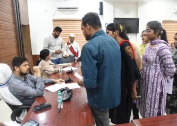 स्कूल रिकॉर्ड में जाति संशोधन की मांग, अभिभावक ने दिया जनदर्शन में आवेदन
