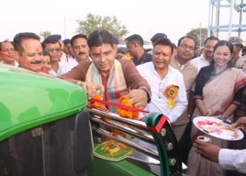 कृषि यंत्रीकरण योजना से तिहारूराम क़ो अनुदान के साथ मिला ट्रैक्टर