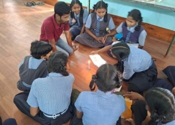 साइंस पार्क भ्रमण से विज्ञान के सिद्धांतों को समझीं छात्राएं