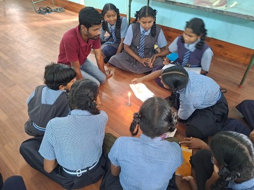 साइंस पार्क भ्रमण से विज्ञान के सिद्धांतों को समझीं छात्राएं