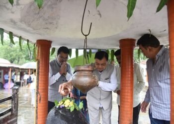 श्रम मंत्री लखनलाल देवांगन ने कोपाबेड़ा शिव मंदिर में की पूजा-अर्चना