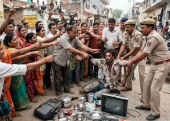 जिस घर से किया चोरी, उसी के मालिक को सामान बेचने पहुंचा चोर; भीड़ ने जमकर पिटाई के बाद पुलिस को सौंपा