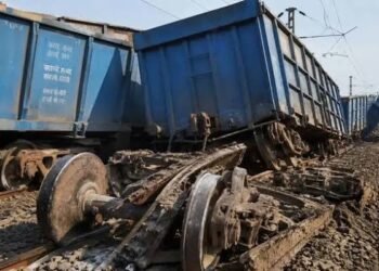 गाजियाबाद-दिल्ली के बीच मालगाड़ी के 6 डिब्बे पटरी से उतरे, ढेरों ट्रेनों पर असर
