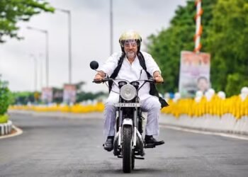 कर्नाटक के सीएम डीके शिवकुमार और उनकी 40 साल पुरानी दोस्त यज्दी रोडकिंग बाइक, बड़ी दिलचस्प है यह कहानी