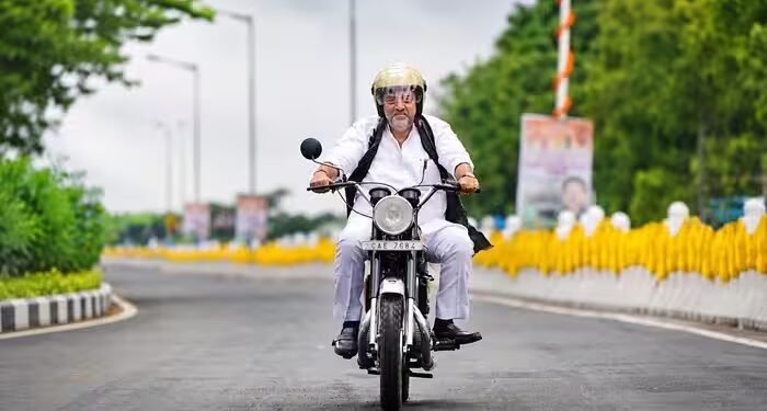 कर्नाटक के सीएम डीके शिवकुमार और उनकी 40 साल पुरानी दोस्त यज्दी रोडकिंग बाइक, बड़ी दिलचस्प है यह कहानी