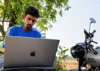 स्विगी में डिलीवरी की, एक्सीडेंट में पैर टूटा… फिर इस एक आइडिया ने बना दिया करोड़पति