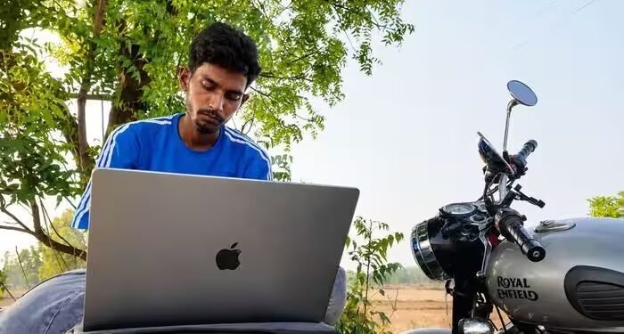 स्विगी में डिलीवरी की, एक्सीडेंट में पैर टूटा… फिर इस एक आइडिया ने बना दिया करोड़पति