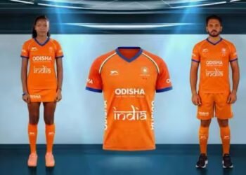 विश्व कप: भारतीय टीम की जर्सी पर विवाद, भगवा रंग पर पूर्व कप्तान ने उठाए सवाल, कहा- यह शर्मनाक है
